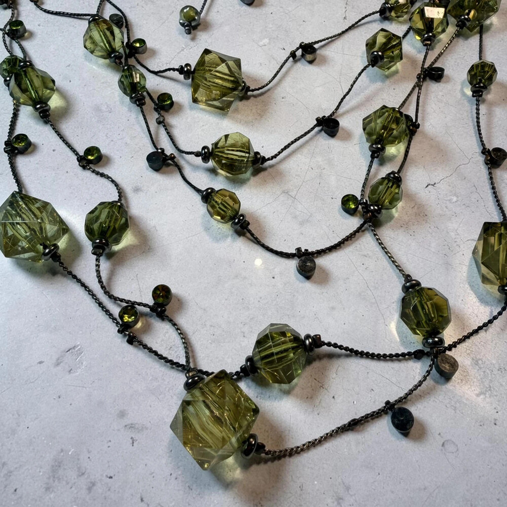 Multiple strand necklaces - Picture 4 of 4